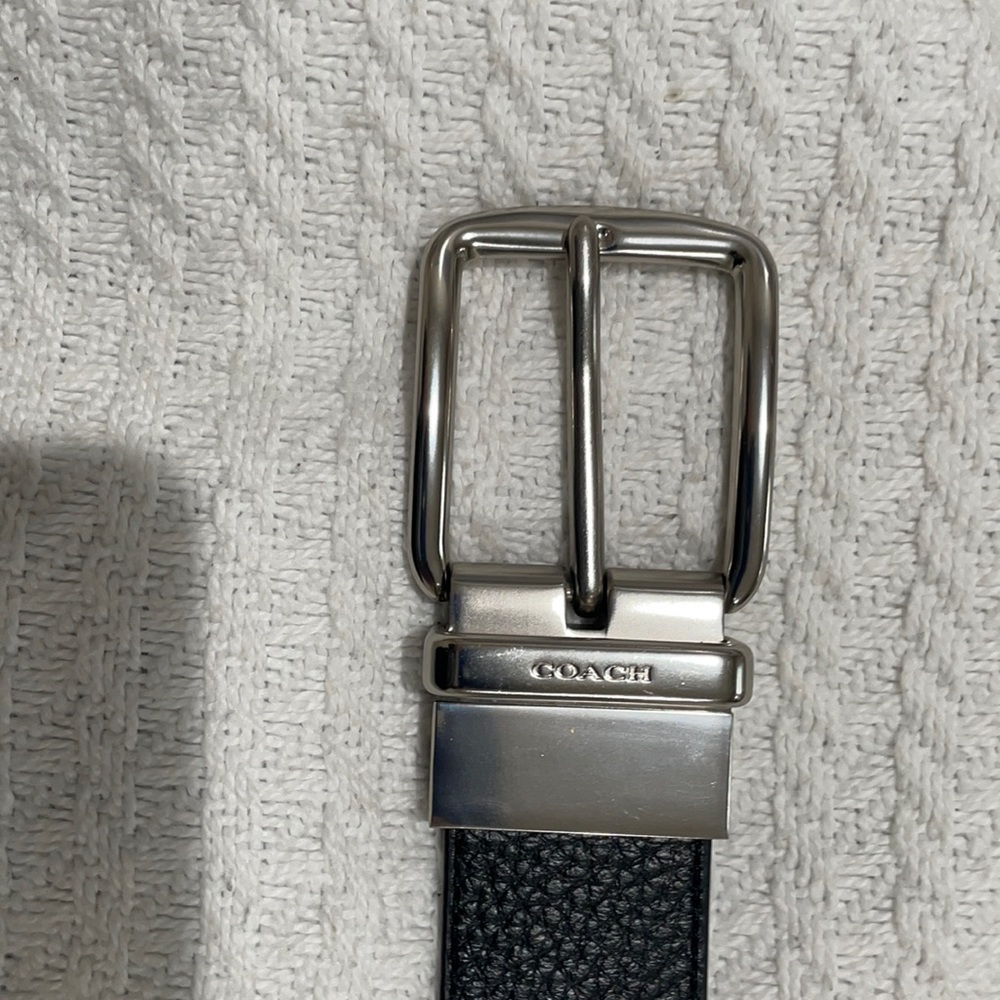 Men’s reversible black /brown leather Coach belt like new ! Silver buckle